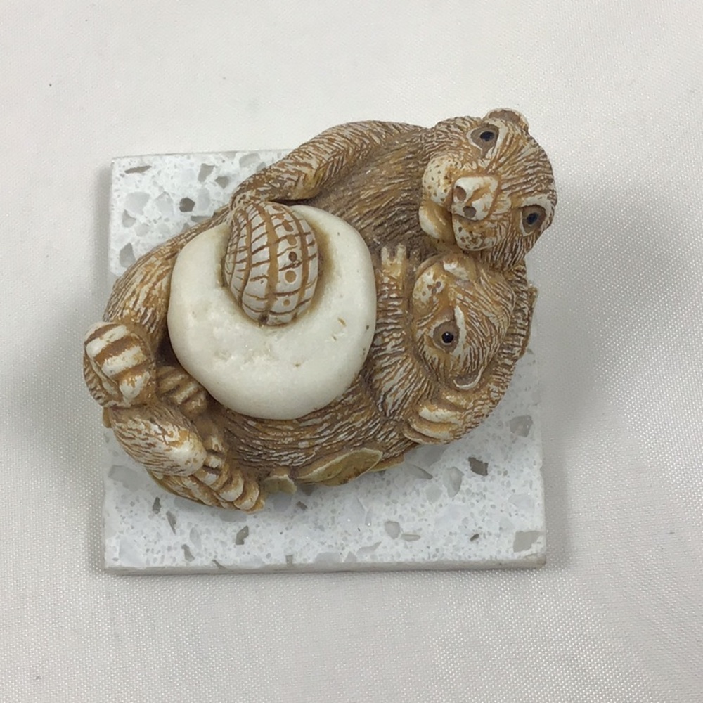 SIAB Otter mom and pup trinket box